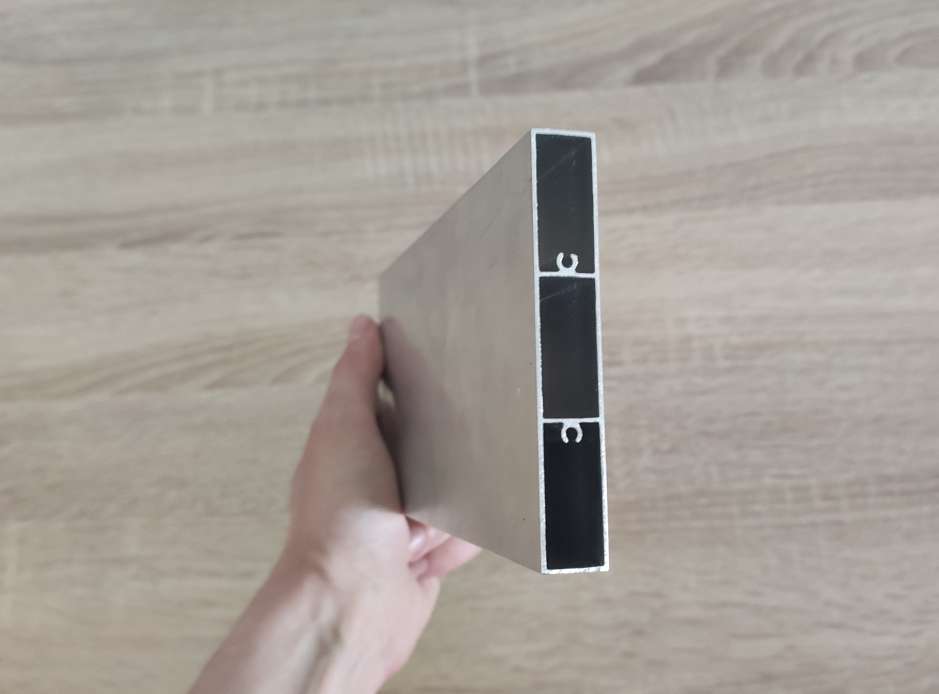 Rectangular aluminium slat