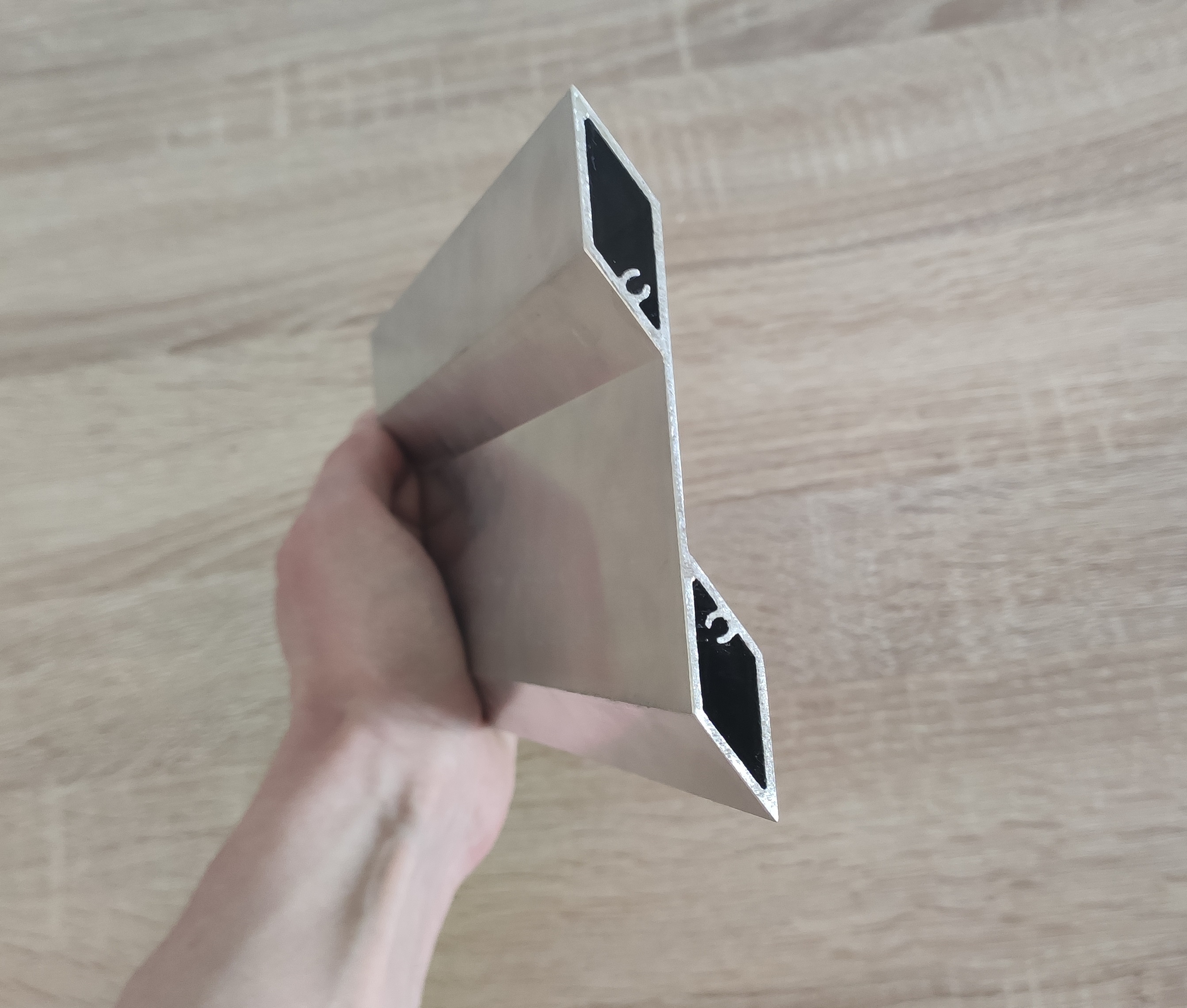 Aluminium louvre slat