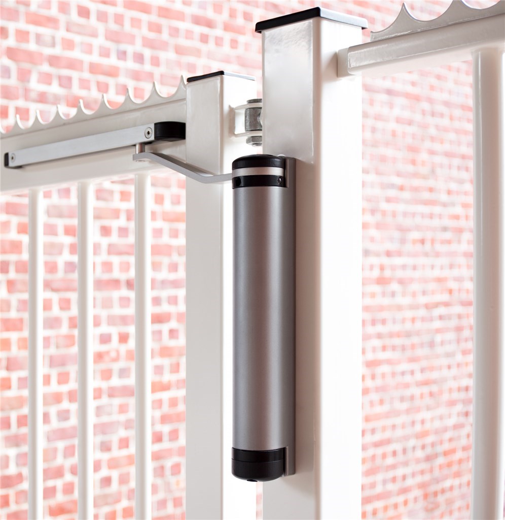 LOCINOX LION-SILV installed gate closer