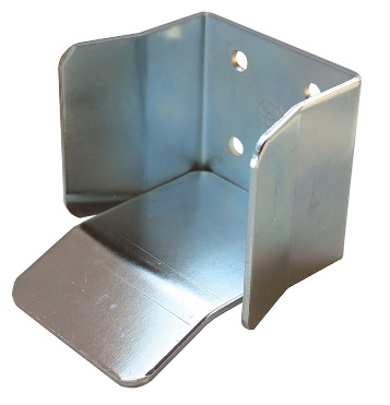 Sliding gate bottom catcher