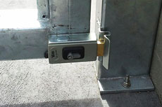 Horizontal installation of the NICE PLA10 electric lock