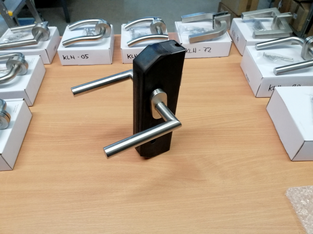 Stainless steel handle with a straight lever and sharp corner Stainless steel handle with a straight lever and sharp corner