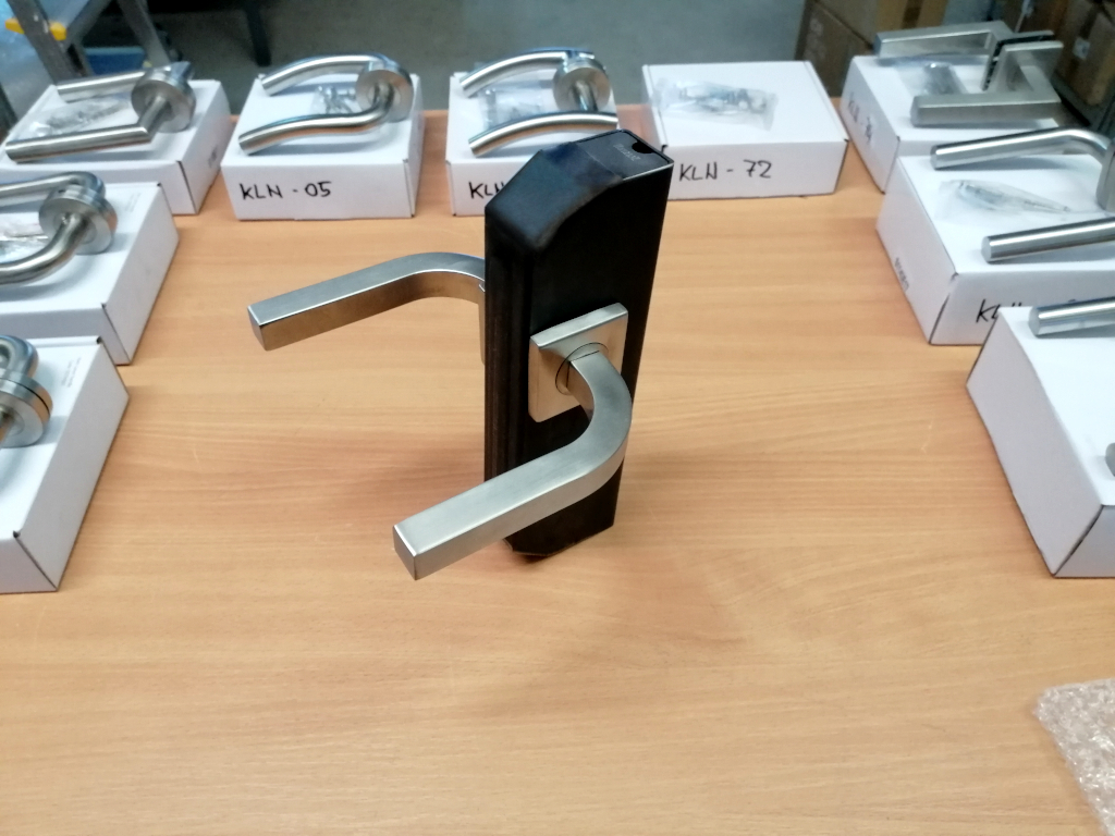 Stainless steel handle with a straight lever and sharp corner Stainless steel handle with a straight lever and sharp corner
